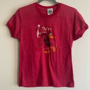 2005 Warner Brothers Daffy Duck T-shirt. Size s